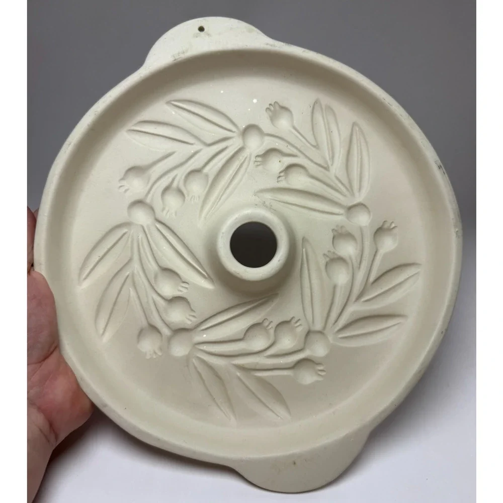 Round Ceramic Cookie Bread Pan Mold Olive Branch Leaves Berries Stoneware 9.25